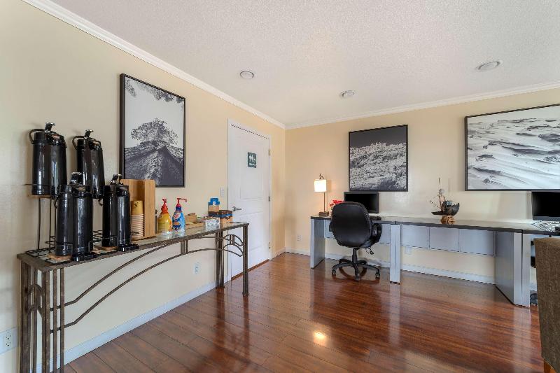 Best Western Plus Northwoods Inn image