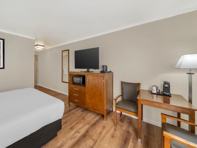 Best Western Plus Northwoods Inn image