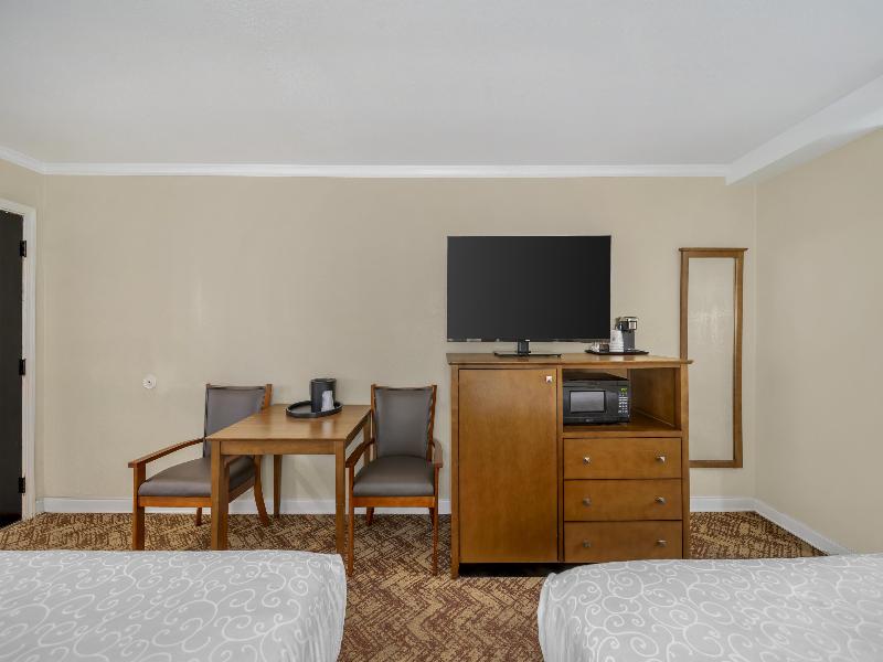Best Western Plus Northwoods Inn image