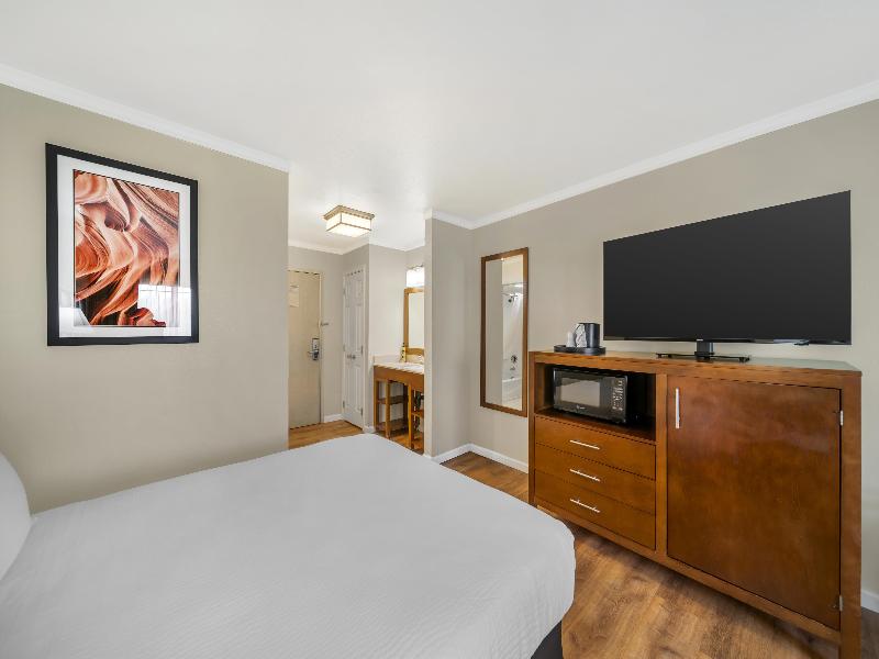 Best Western Plus Northwoods Inn image