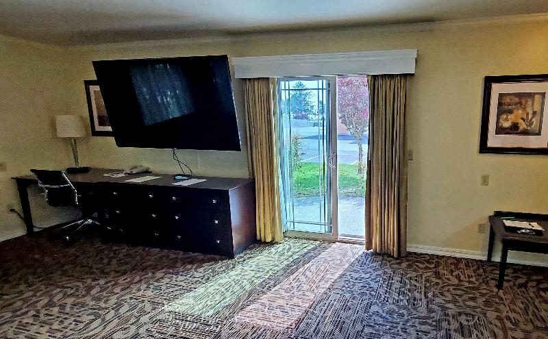 Best Western Plus Northwoods Inn image