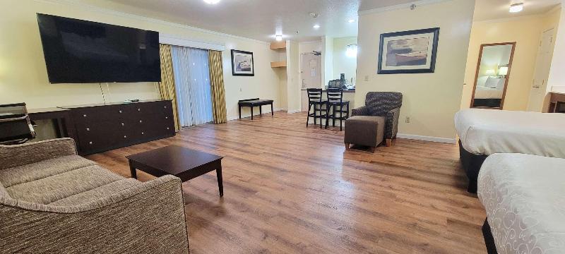 Best Western Plus Northwoods Inn image