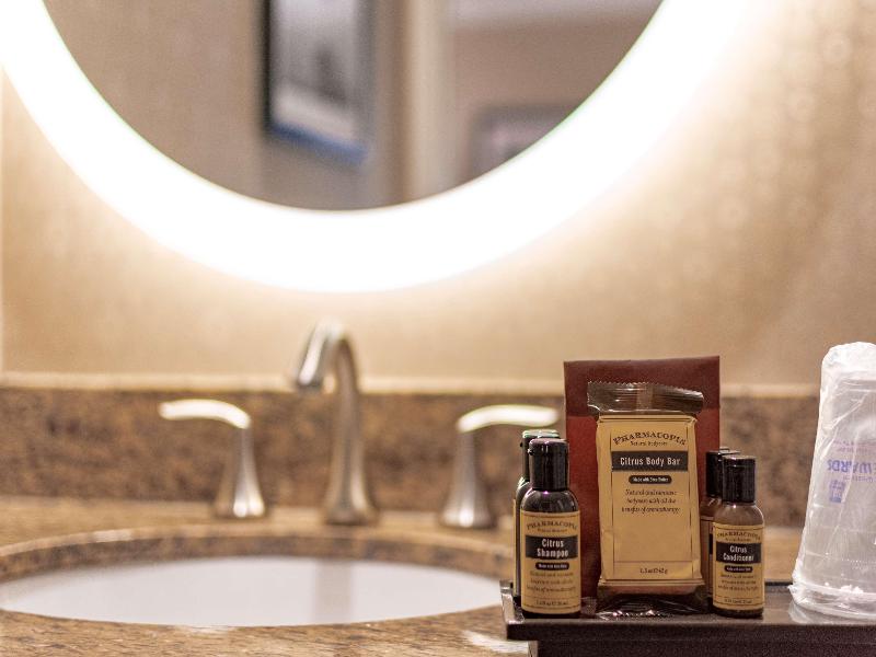 Best Western Plus Suites Hotel Coronado Island image