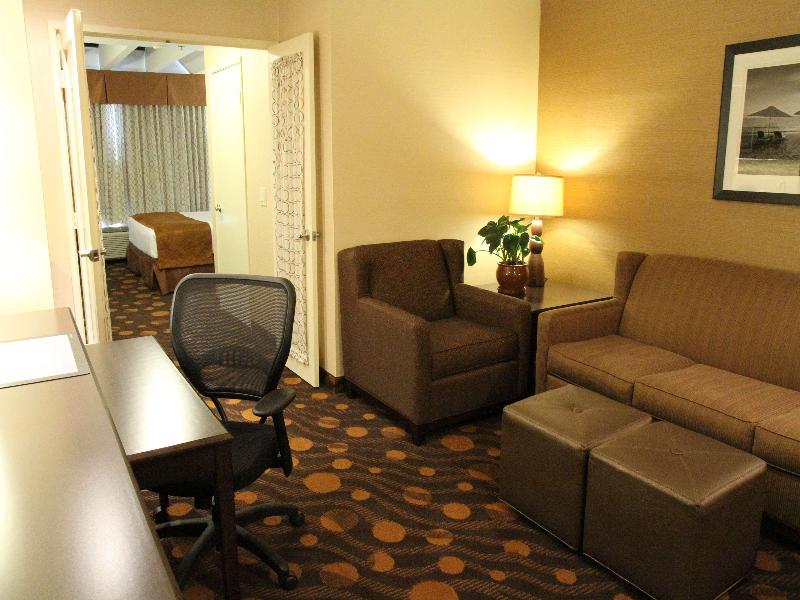 Best Western Plus Suites Hotel Coronado Island image