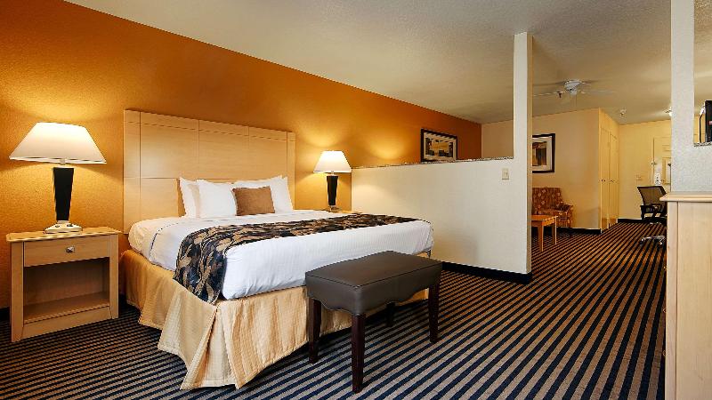 Best Western Plus Executive Inn & Suites image