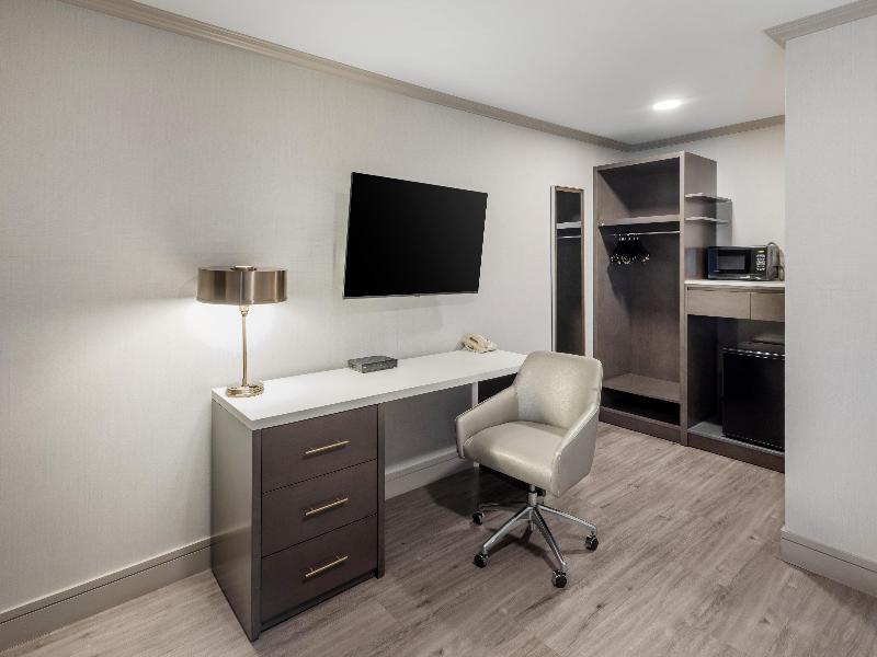 Best Western Plus Executive Suites image