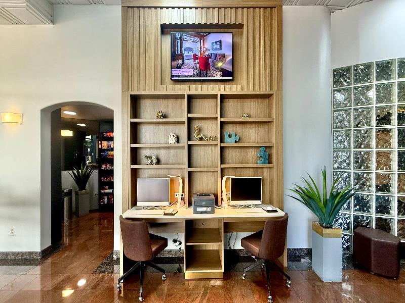 Best Western Plus Suites Hotel - Los Angeles LAX A image