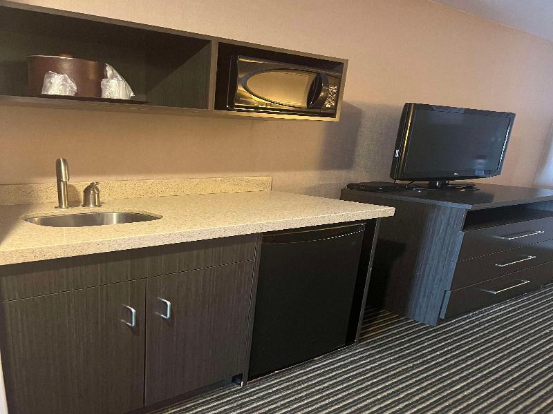 Best Western Plus Rama Inn & Suites image