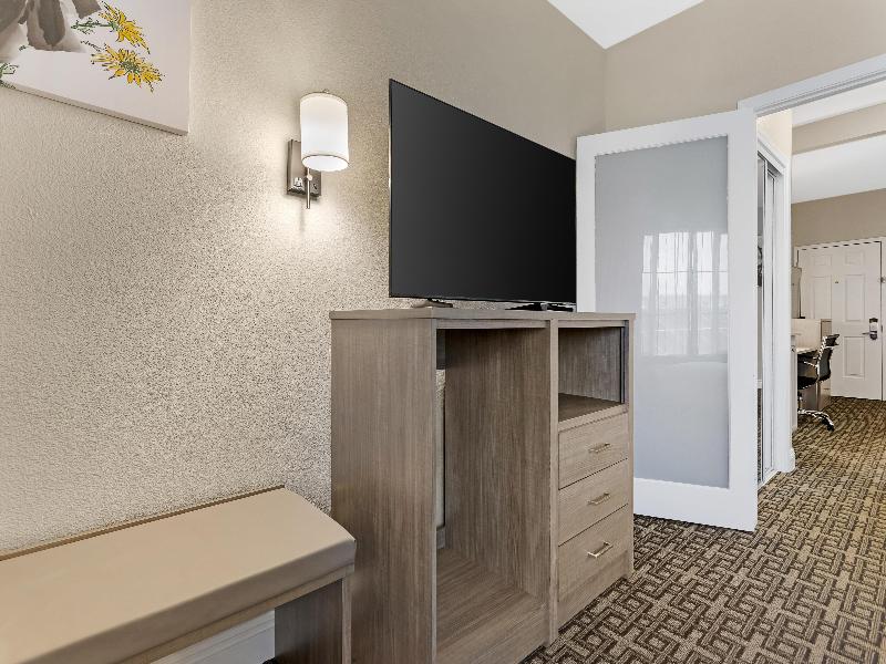Best Western Kettleman City Inn & Suites image