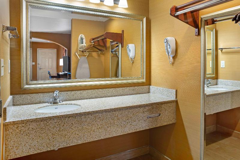 Best Western Exeter Inn & Suites image