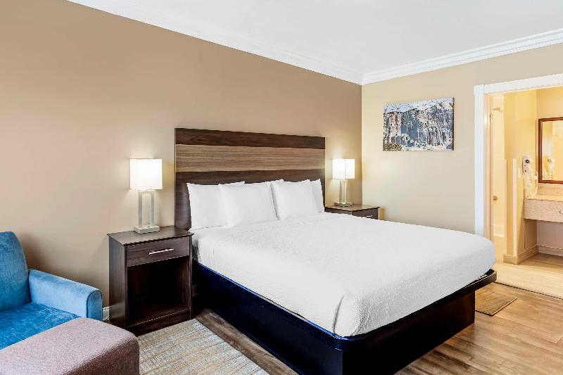 Best Western China Lake Inn image