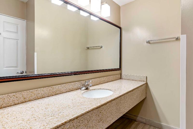 Best Western China Lake Inn image