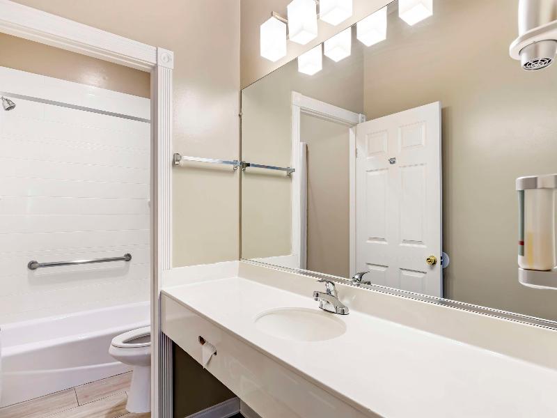 Best Western China Lake Inn image