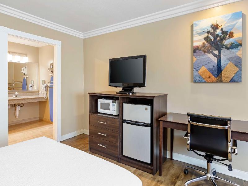 Best Western China Lake Inn image