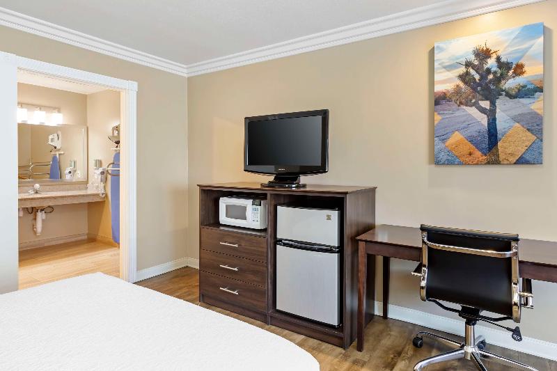 Best Western China Lake Inn image