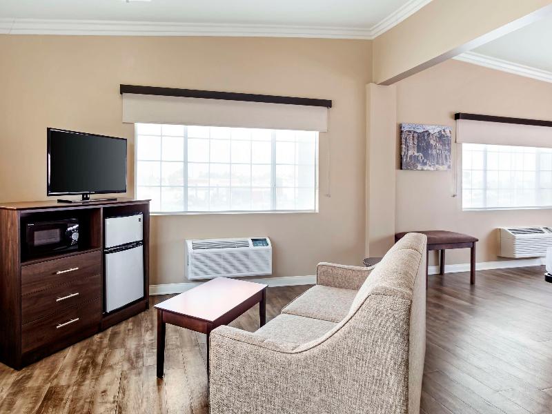 Best Western China Lake Inn image