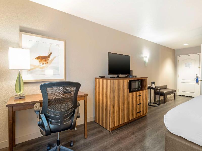 Best Western Cedar Inn & Suites image