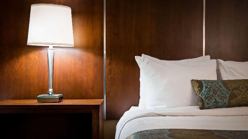 Best Western Plus Airport Inn & Suites image