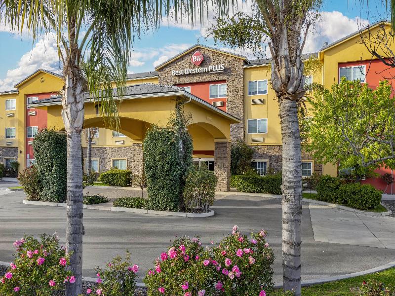 Best Western Plus Wasco Inn & Suites image