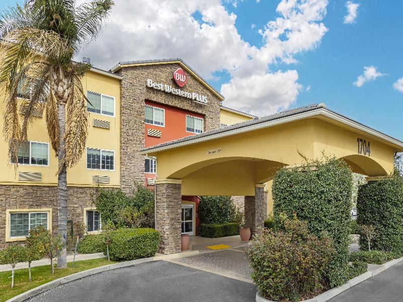 Best Western Plus Wasco Inn & Suites image