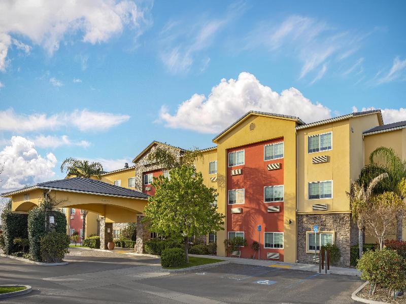 Best Western Plus Wasco Inn & Suites image