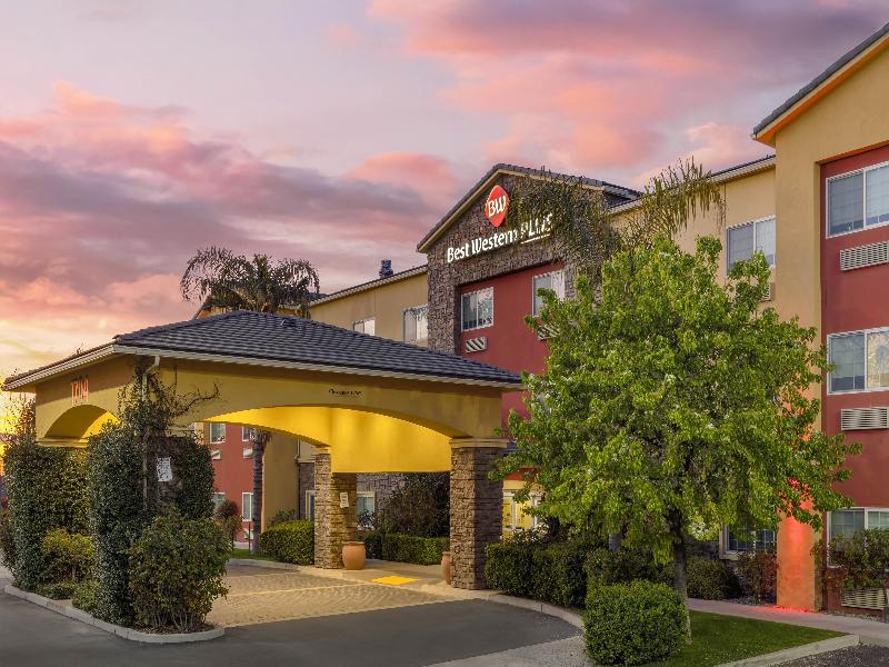 Best Western Plus Wasco Inn & Suites image