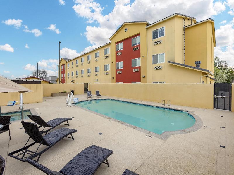 Best Western Plus Wasco Inn & Suites image