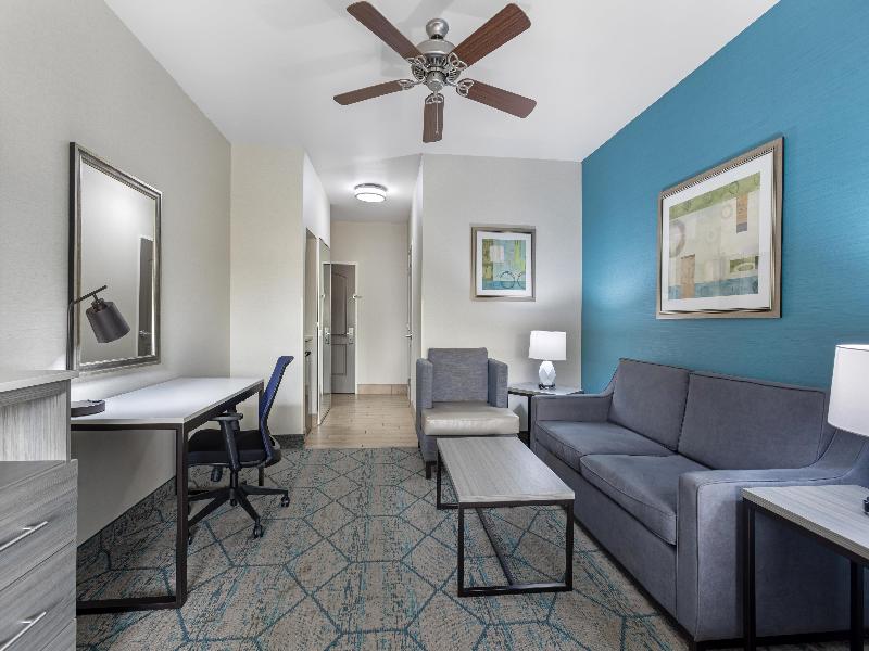 Best Western Plus Wasco Inn & Suites image