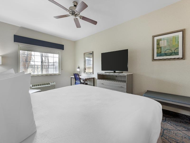 Best Western Plus Wasco Inn & Suites image