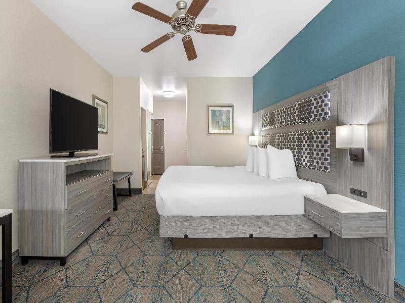 Best Western Plus Wasco Inn & Suites image