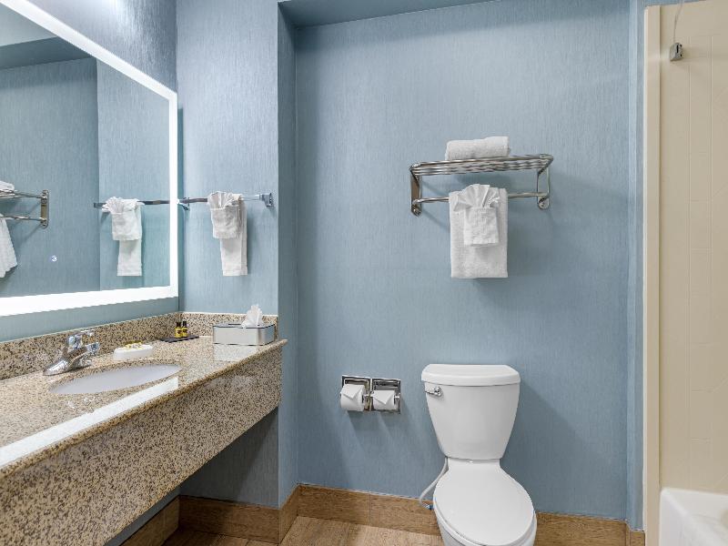 Best Western Plus Wasco Inn & Suites image