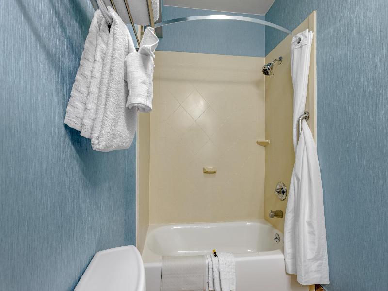 Best Western Plus Wasco Inn & Suites image