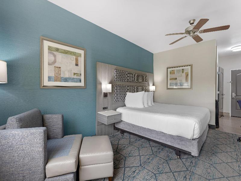 Best Western Plus Wasco Inn & Suites image
