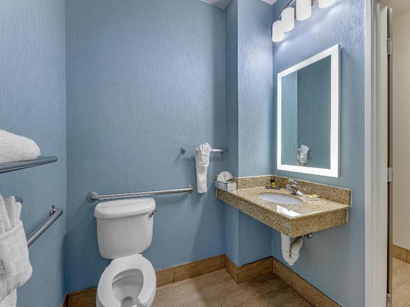 Best Western Plus Wasco Inn & Suites image