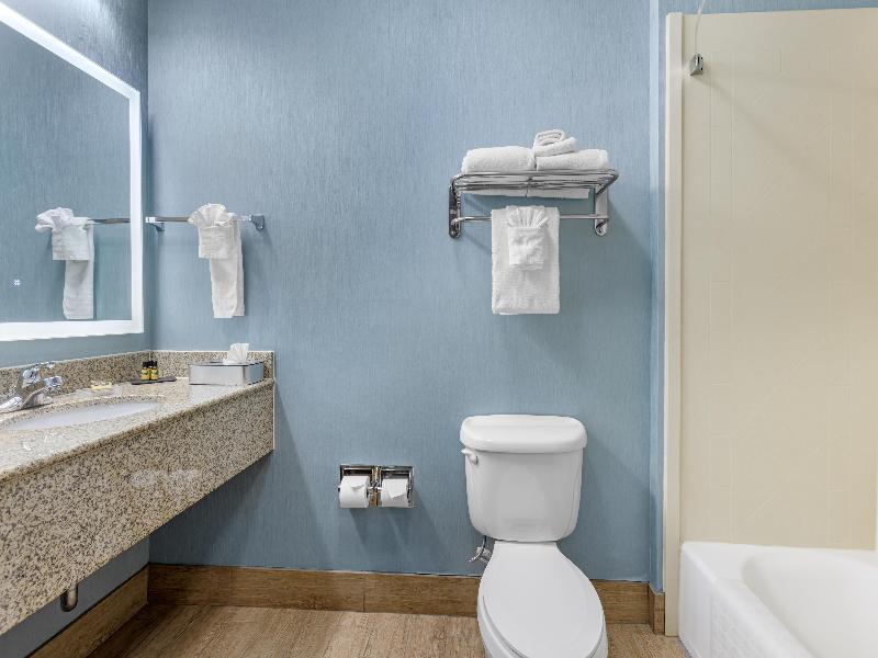 Best Western Plus Wasco Inn & Suites image
