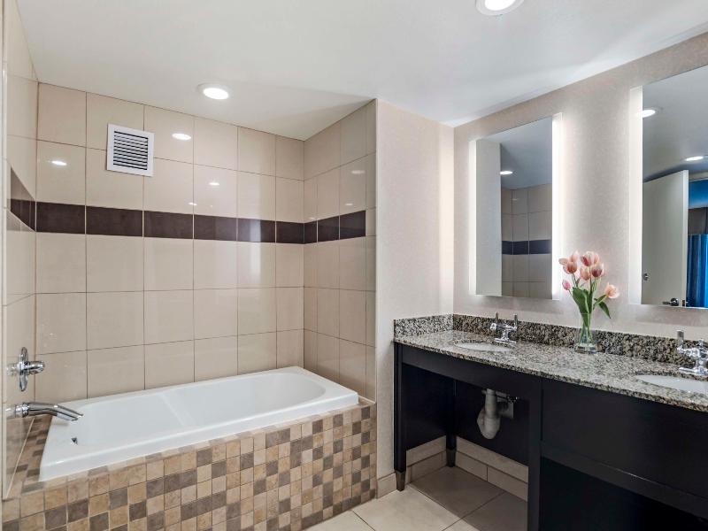 Best Western Plus Marina Gateway Hotel image