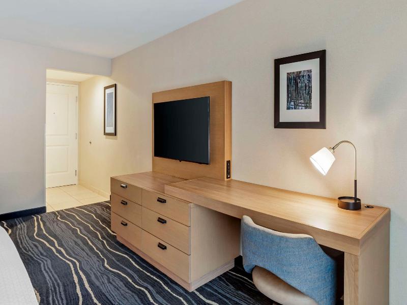 Best Western Plus Marina Gateway Hotel image