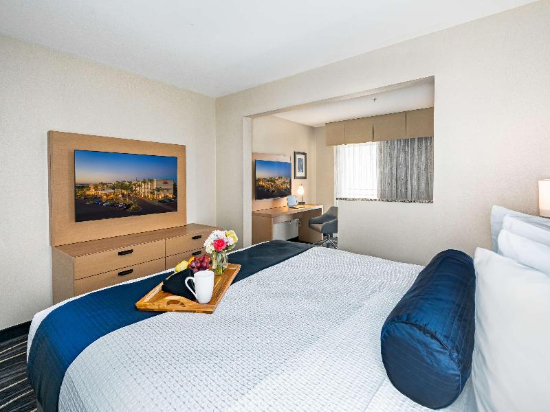 Best Western Plus Marina Gateway Hotel image