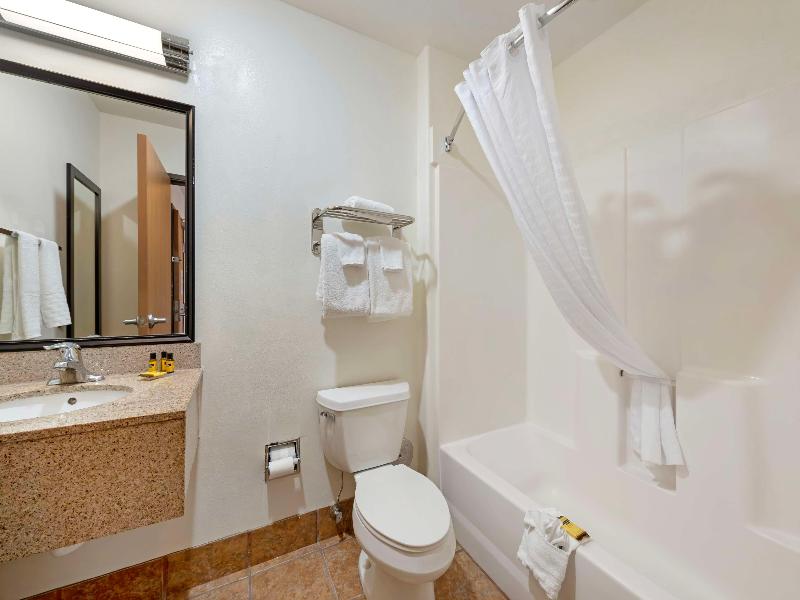 Best Western Plus Eagleridge Inn & Suites image