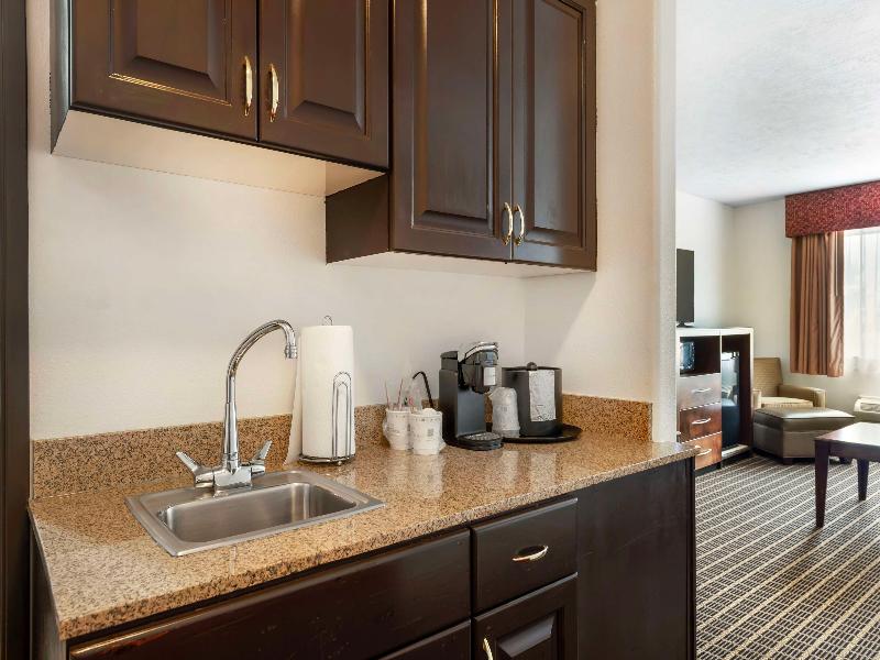 Best Western Plus Eagleridge Inn & Suites image