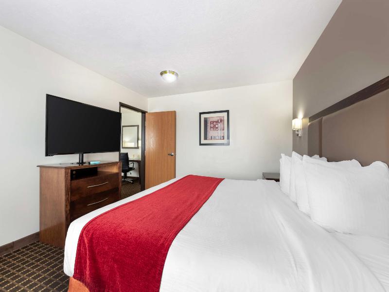 Best Western Plus Eagleridge Inn & Suites image