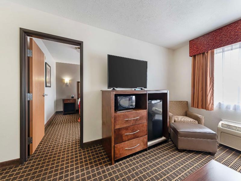 Best Western Plus Eagleridge Inn & Suites image