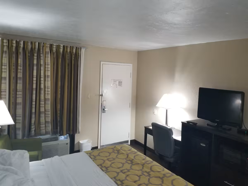 Baymont by Wyndham Lake City image