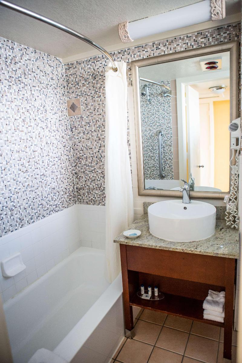 Best Western Plus Yacht Harbor Inn image