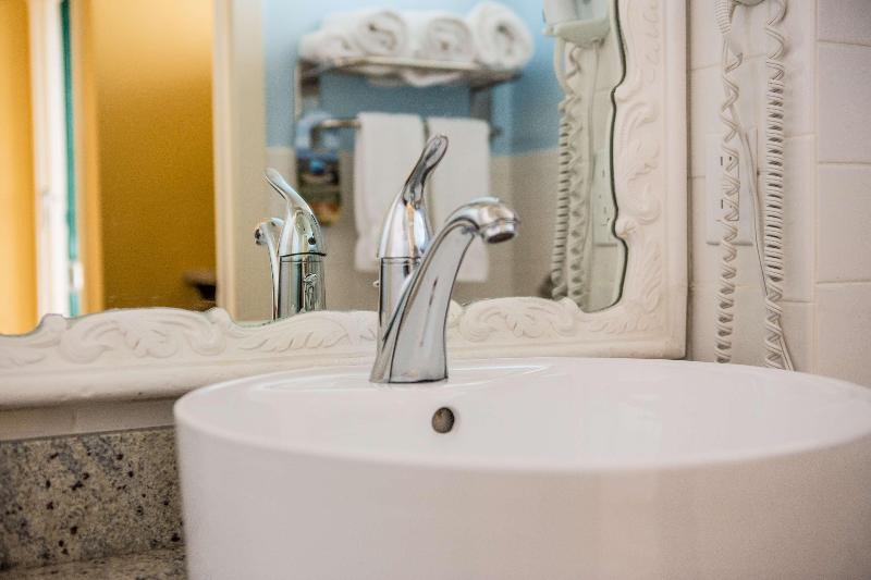 Best Western Plus Yacht Harbor Inn image