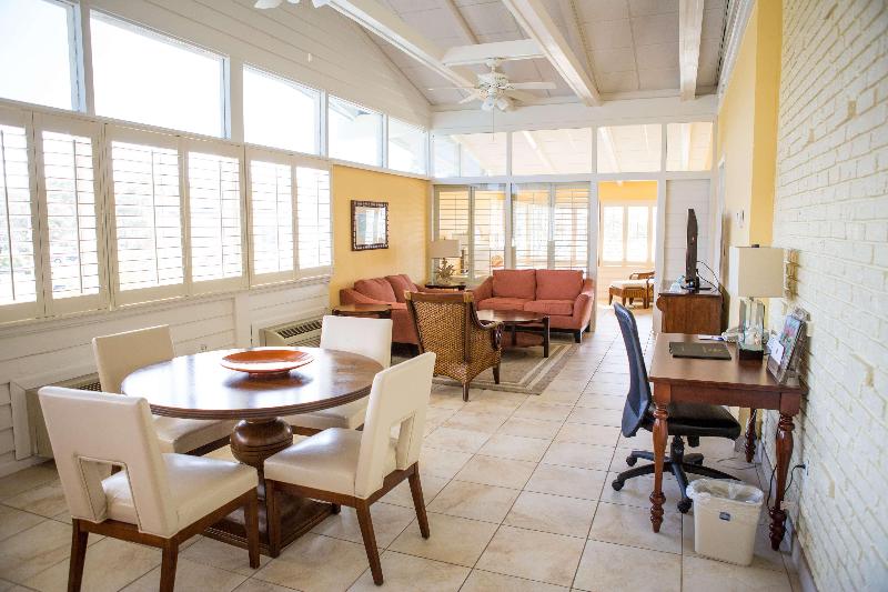 Best Western Plus Yacht Harbor Inn image