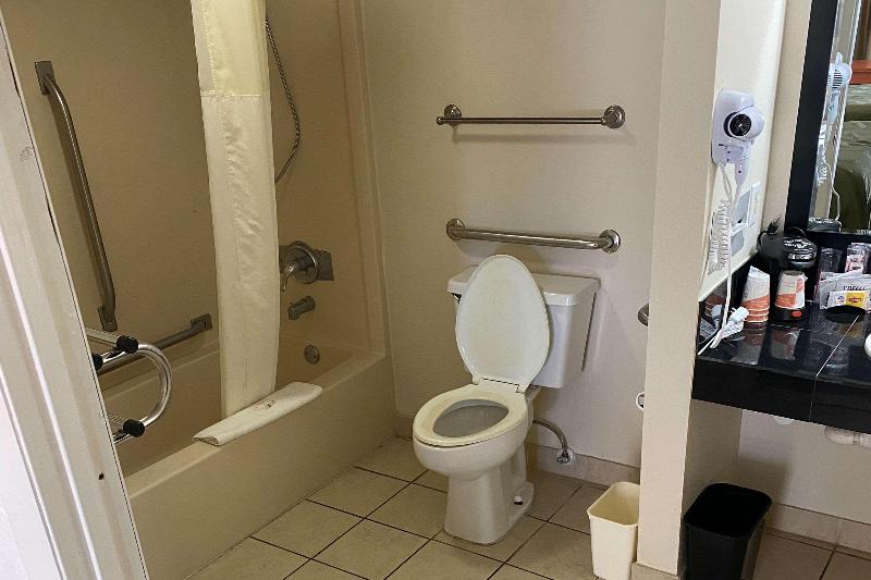 Quality Inn Near Manatee Springs State Park image