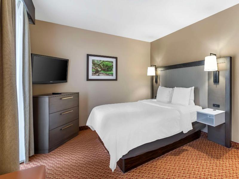 Best Western Plus Kendall Hotel & Suites image