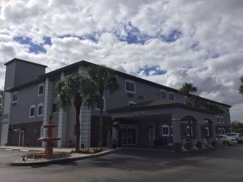 Days Inn Suites by Wyndham Bonita Springs image