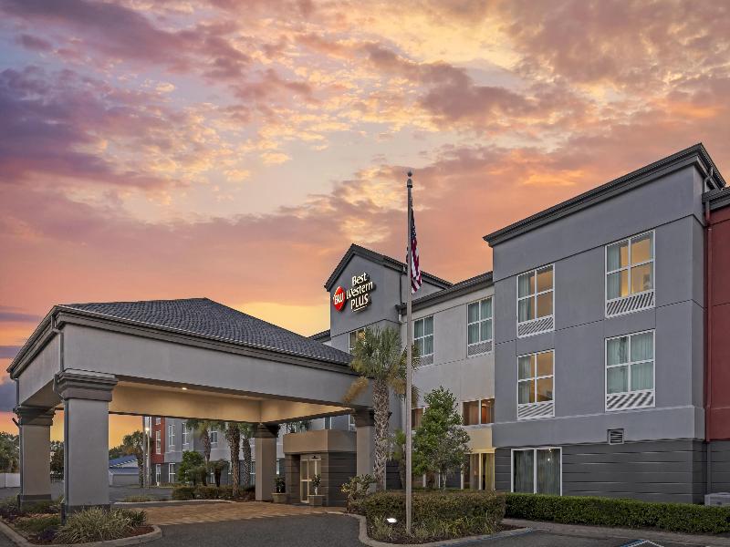 Best Western Plus Chain of Lakes Inn & Suites image